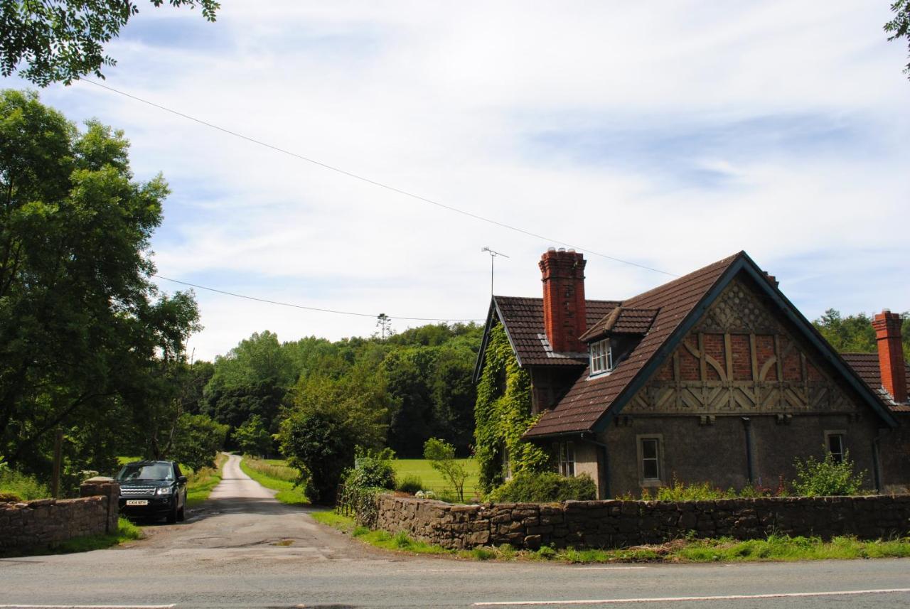 Penbedw Uchaf Estate - Rural Retreats, Tennis Mold Εξωτερικό φωτογραφία